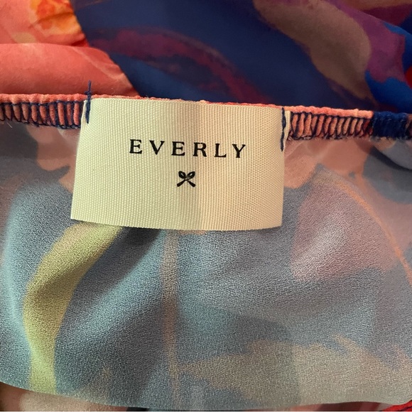 Everly Blue Floral Halter Tank Top size small - Picture 4 of 5